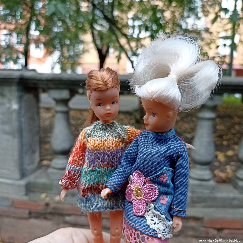 Прогулка с мелкими куклами