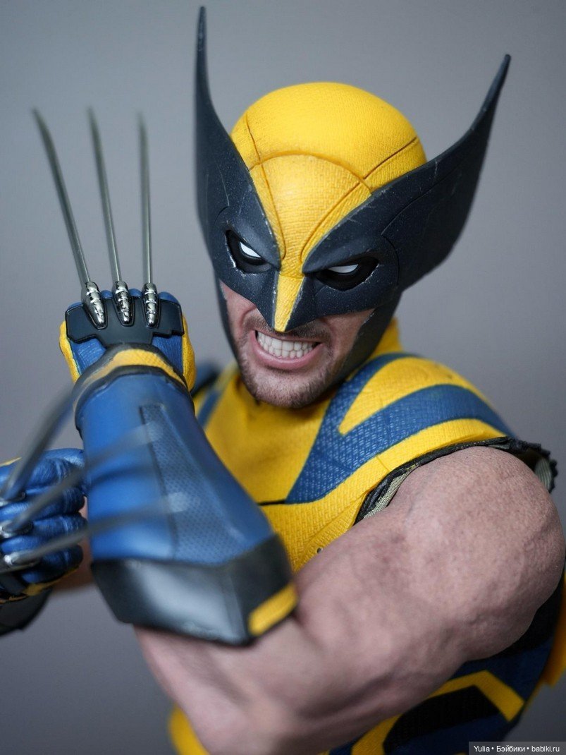 Фигурка Росомахи - Hot Toys (фото 4)