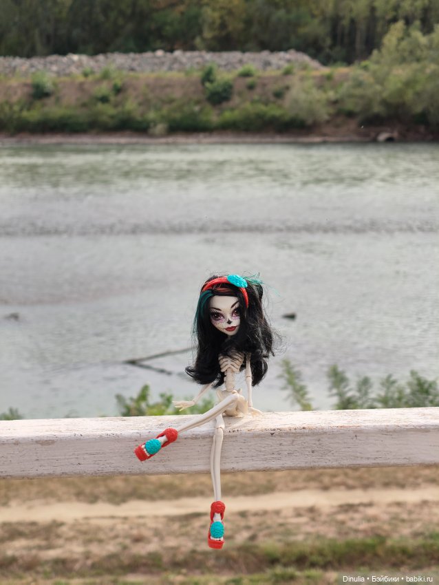 Скелита Калаверс гуляет — Куклы Monster High и Ever After High: G1