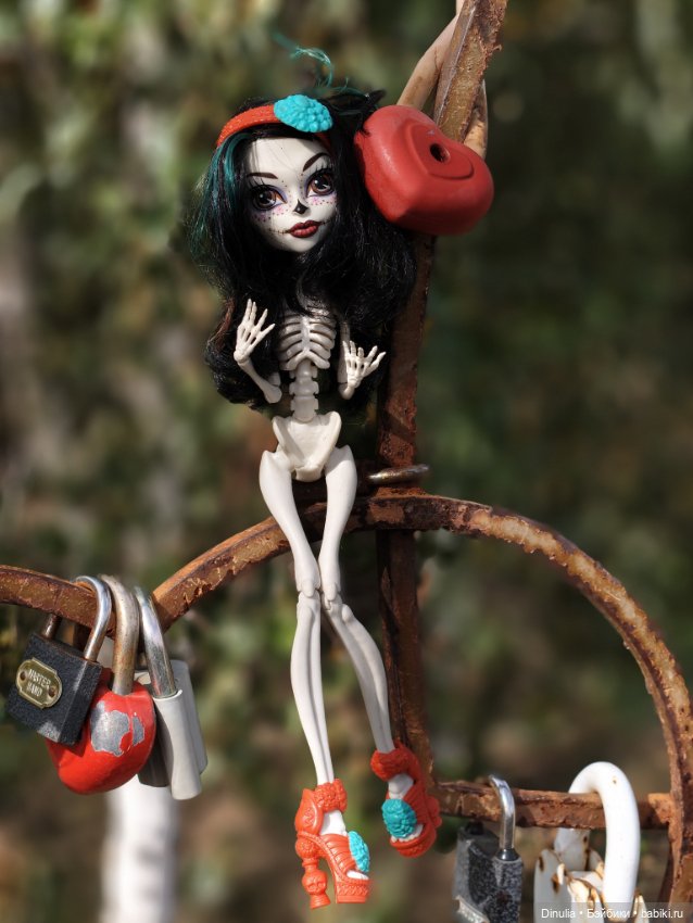 Скелита Калаверс гуляет — Куклы Monster High и Ever After High: G1 (фото 6)