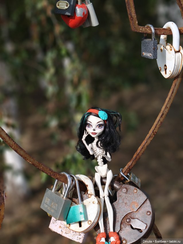 Скелита Калаверс гуляет — Куклы Monster High и Ever After High: G1 (фото 7)