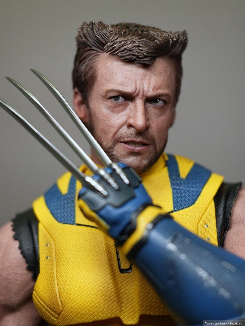 Фигурка Росомахи - Hot Toys (фото 2)