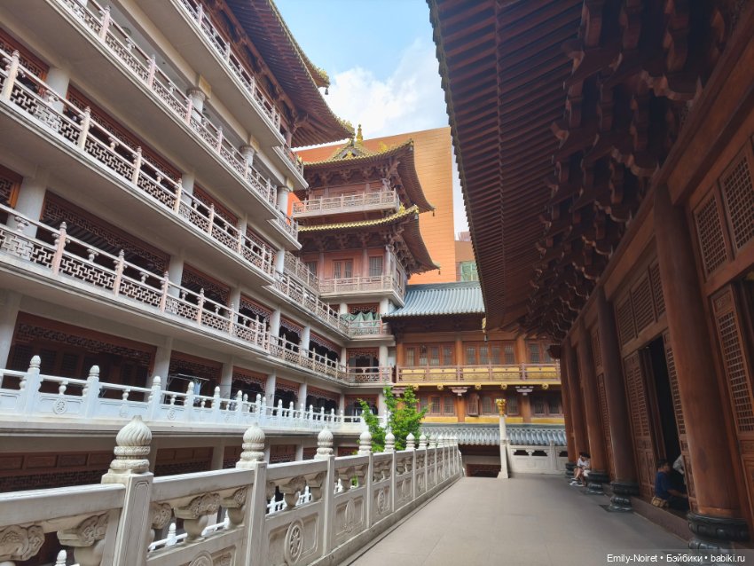 Шанхайский полдень: Храм мира и спокойствия