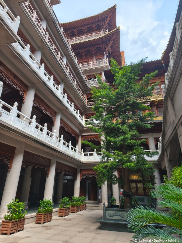 Шанхайский полдень: Храм мира и спокойствия