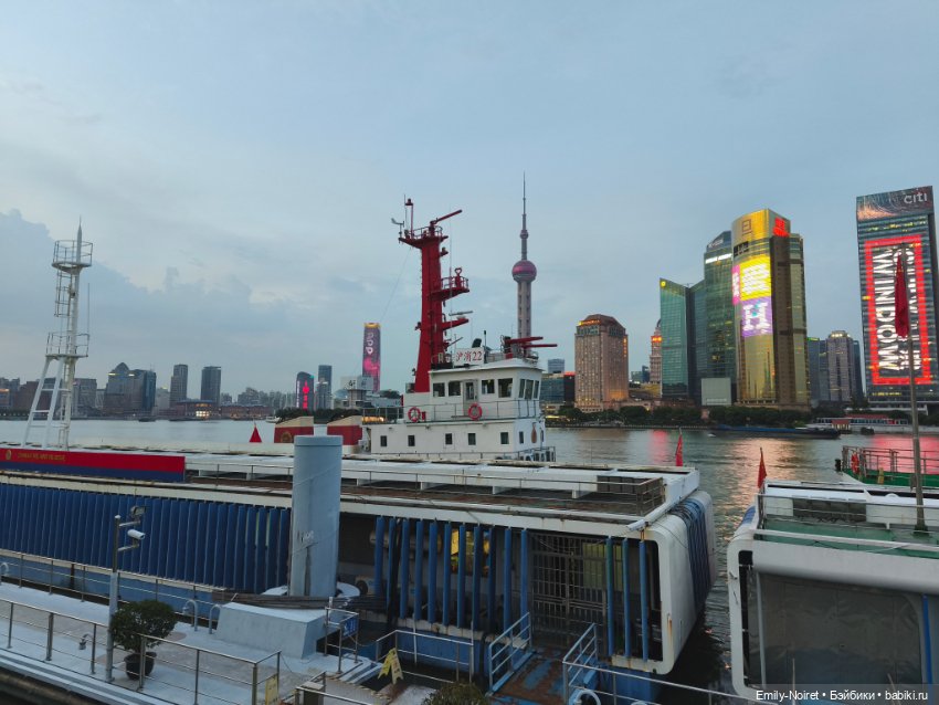 Шанхайский полдень: Вокруг гостиницы