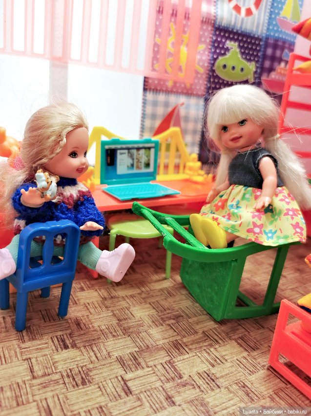 Детская комнатка с напечатанной мебелью