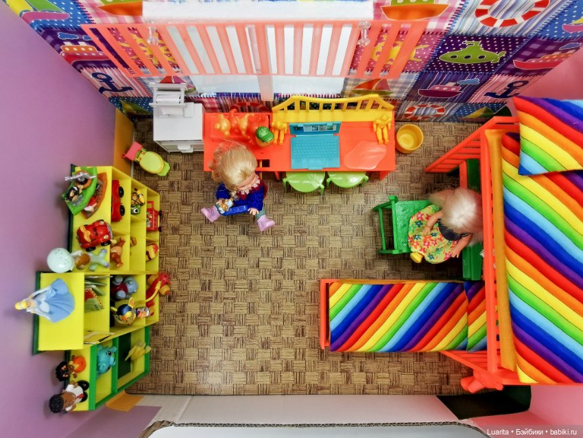 Детская комнатка с напечатанной мебелью