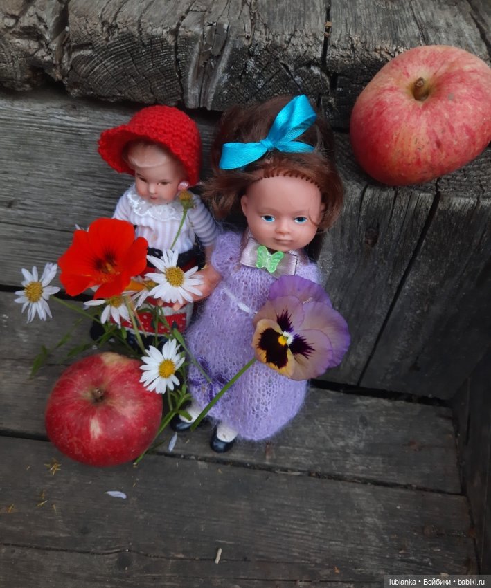 И опять Элечка на прогулке и с цветами🥰💜🌸🌼🌺