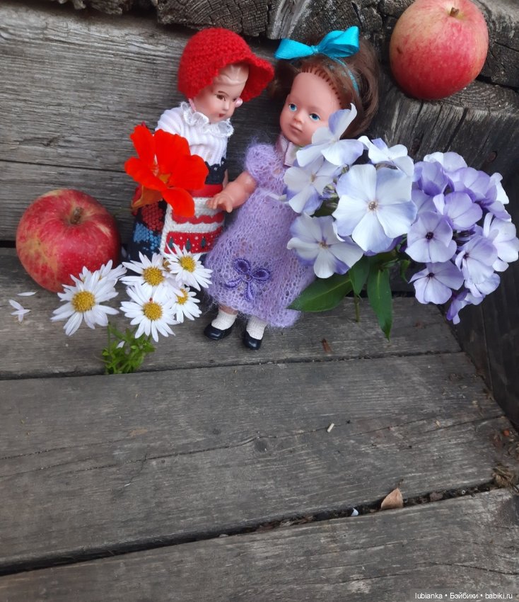 И опять Элечка на прогулке и с цветами🥰💜🌸🌼🌺