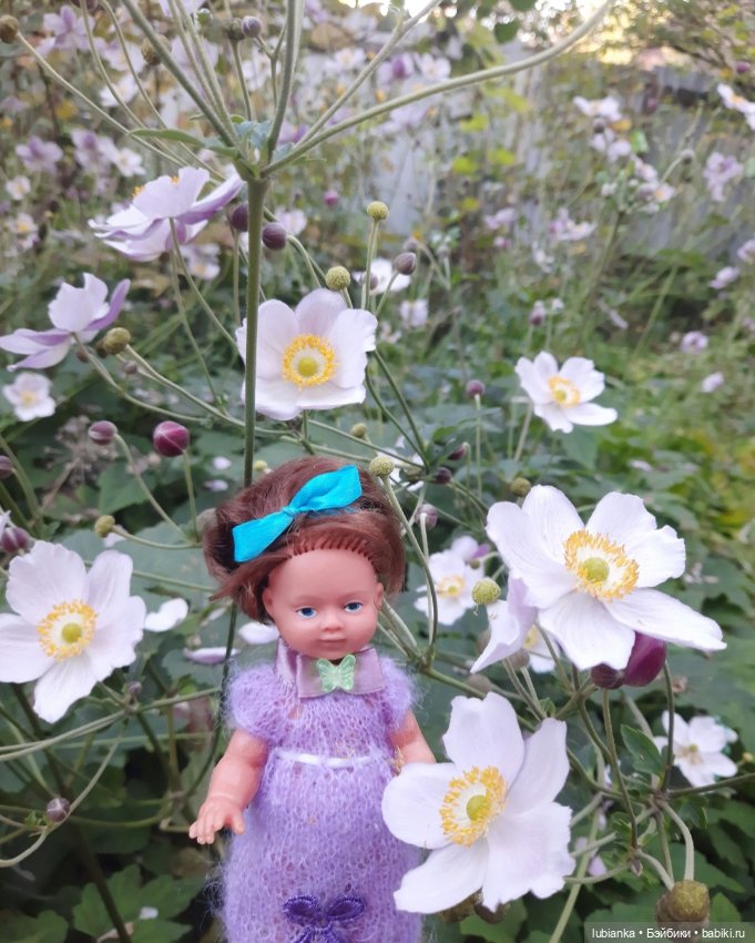 И опять Элечка на прогулке и с цветами🥰💜🌸🌼🌺