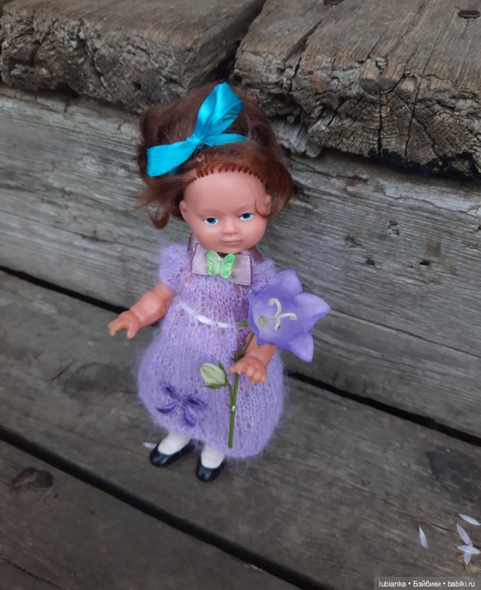 И опять Элечка на прогулке и с цветами🥰💜🌸🌼🌺