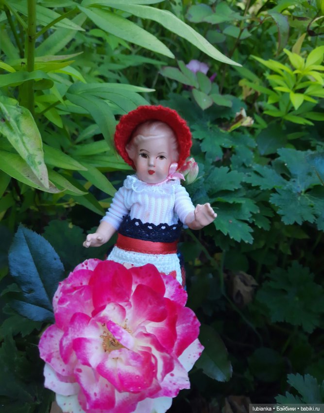 И опять Элечка на прогулке и с цветами🥰💜🌸🌼🌺 (фото 10)