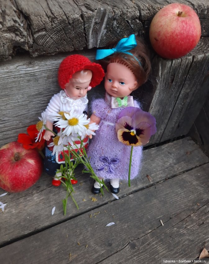 И опять Элечка на прогулке и с цветами🥰💜🌸🌼🌺