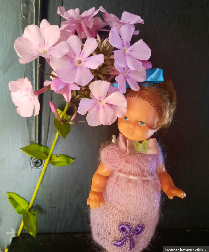 И опять Элечка на прогулке и с цветами🥰💜🌸🌼🌺