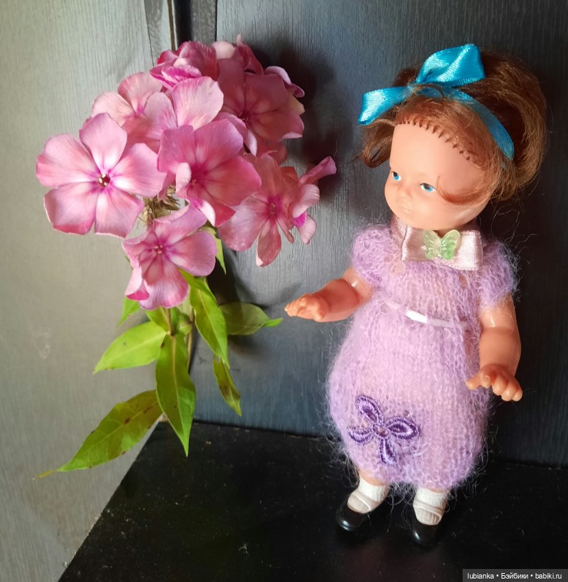 И опять Элечка на прогулке и с цветами🥰💜🌸🌼🌺