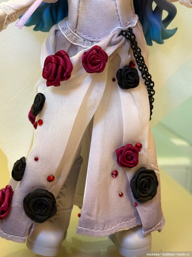 Страшно привлекательная Nyssa