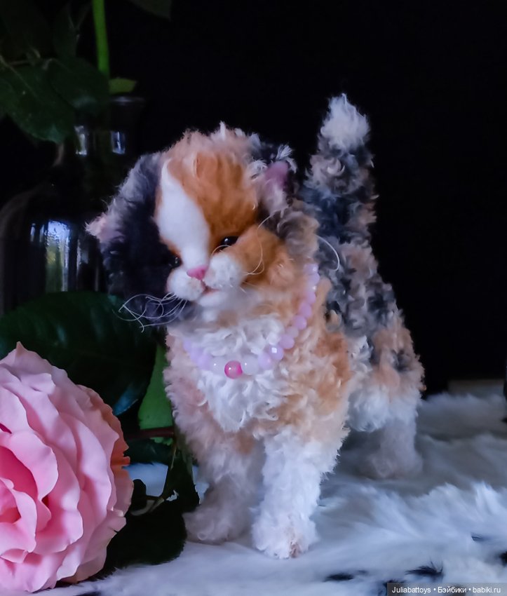 Котенок селкирк рекс 🤍🖤🧡 — Игрушки в смешанной технике (мех и глина): Арт