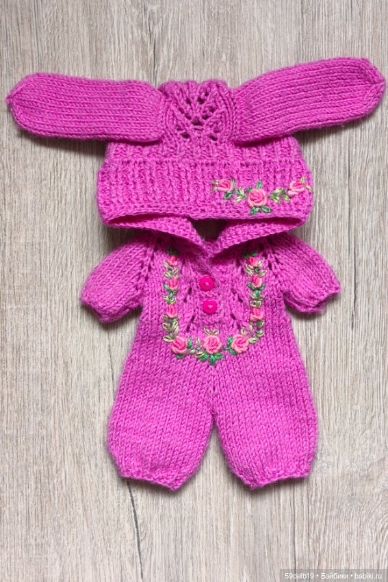 Вязаный комбинезончик с вышивкой рококо для мини Мии (фото 2)