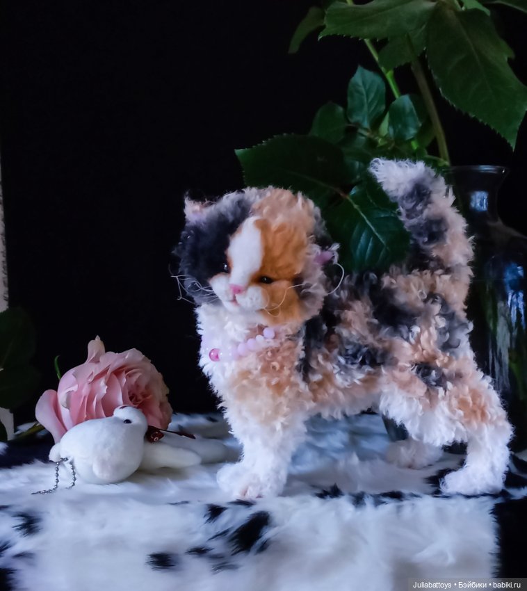 Котенок селкирк рекс 🤍🖤🧡 — Игрушки в смешанной технике (мех и глина): Арт