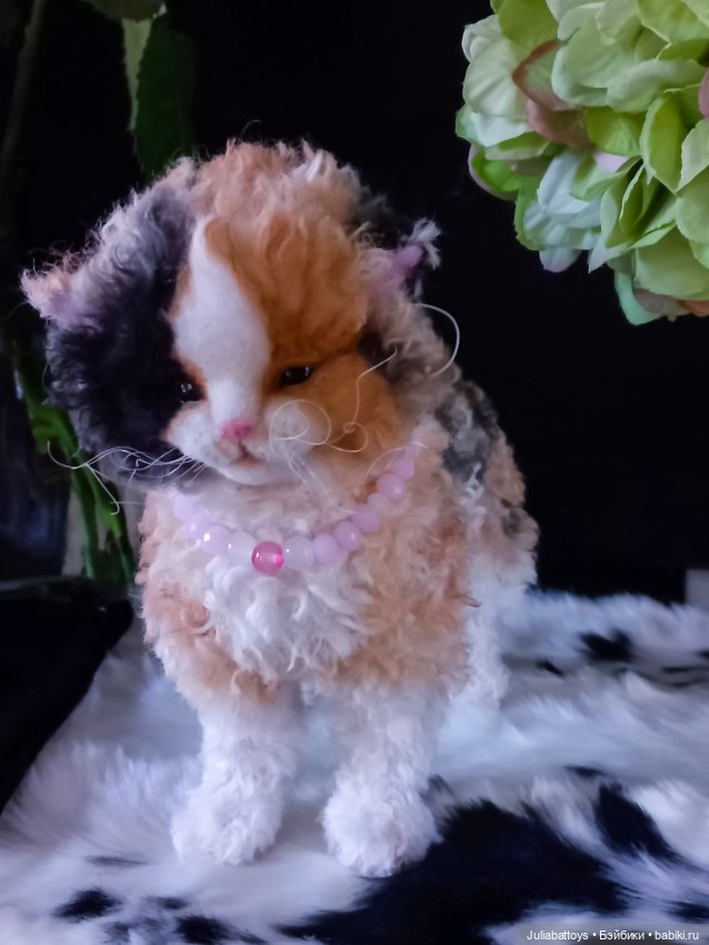 Котенок селкирк рекс 🤍🖤🧡 — Игрушки в смешанной технике (мех и глина): Арт