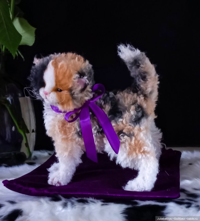 Котенок селкирк рекс 🤍🖤🧡 — Игрушки в смешанной технике (мех и глина): Арт