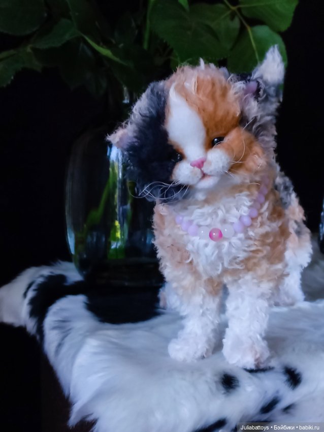 Котенок селкирк рекс 🤍🖤🧡 — Игрушки в смешанной технике (мех и глина): Арт