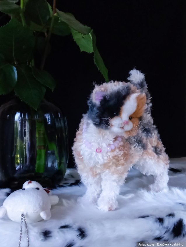 Котенок селкирк рекс 🤍🖤🧡 — Игрушки в смешанной технике (мех и глина): Арт