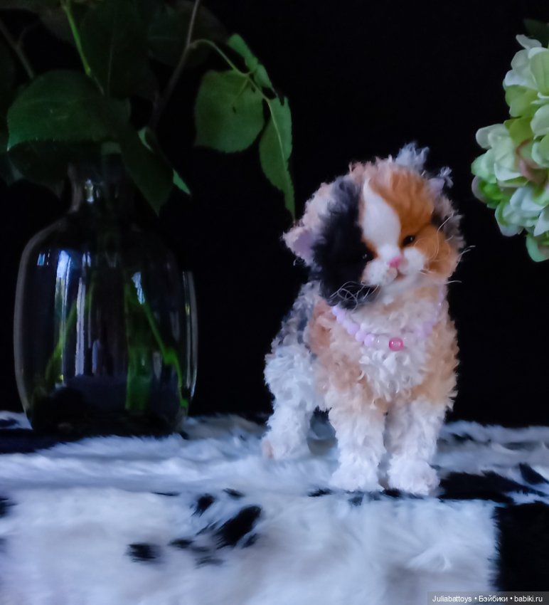 Котенок селкирк рекс 🤍🖤🧡 — Игрушки в смешанной технике (мех и глина): Арт