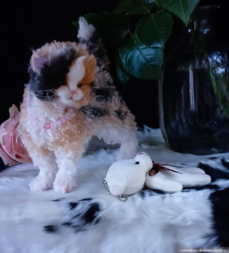 Котенок селкирк рекс 🤍🖤🧡 — Игрушки в смешанной технике (мех и глина): Арт