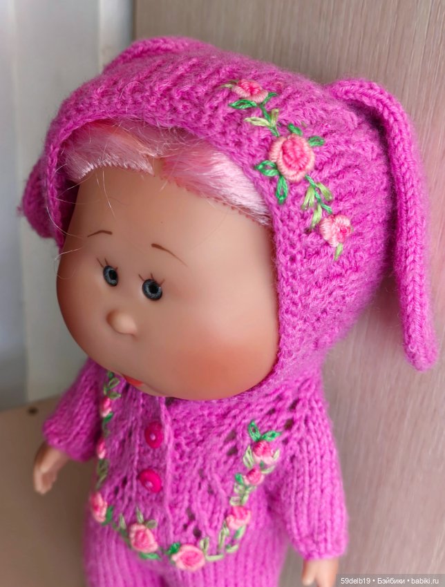 Вязаный комбинезончик с вышивкой рококо для мини Мии (фото 8)