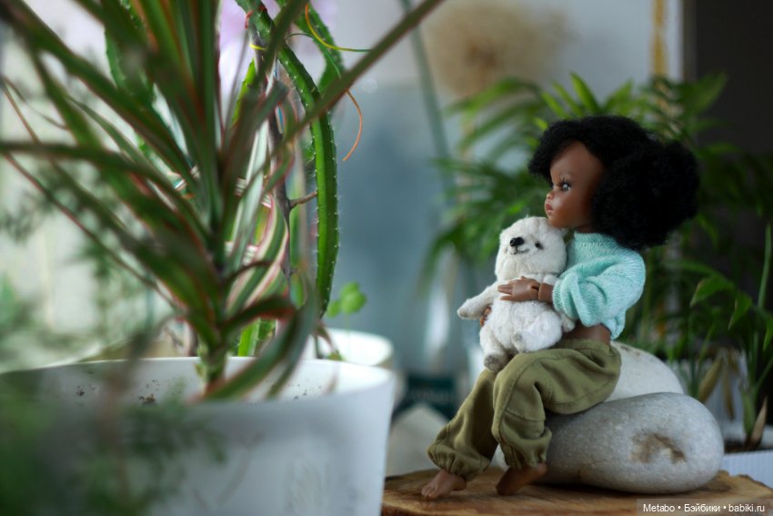 Кроп-худи и джинсы с карманами для Мелкой