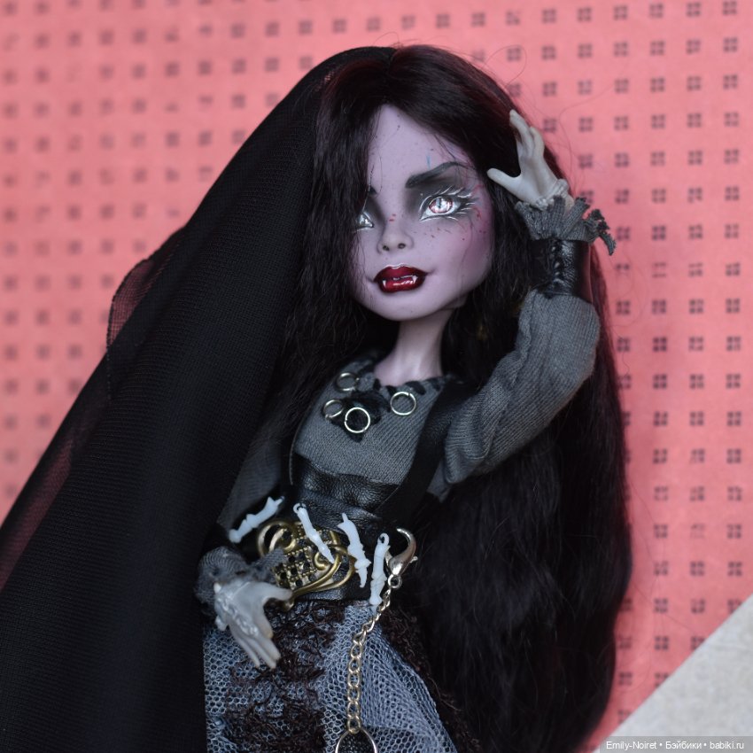 Кузины-вампирши — ООАК Monster High и Ever After High: репейнт (фото 5)