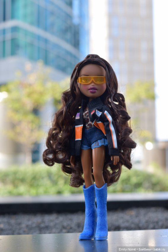 Городская жизнь — Коллекции игровых кукол (Playline): фото полок (фото 7)