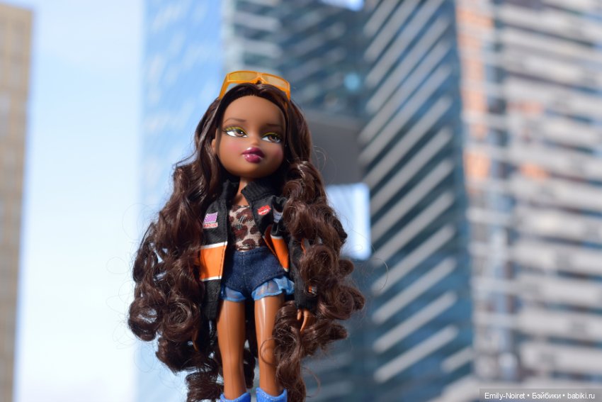 Городская жизнь — Коллекции игровых кукол (Playline): фото полок (фото 8)