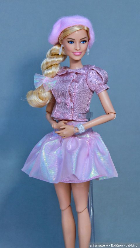 Барби Марго Робби с закрытой улыбкой (фото 9)