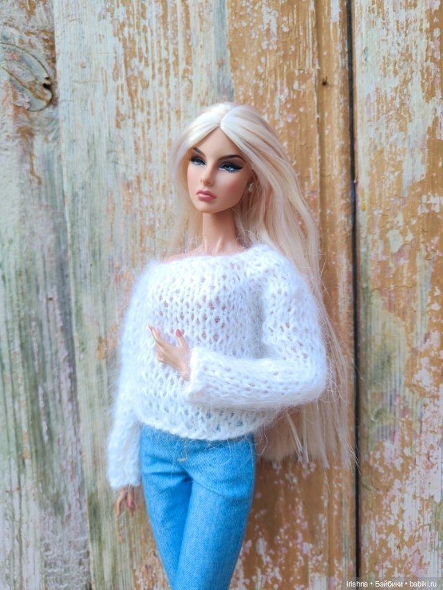 Агнес и живописные виды деревни Мста