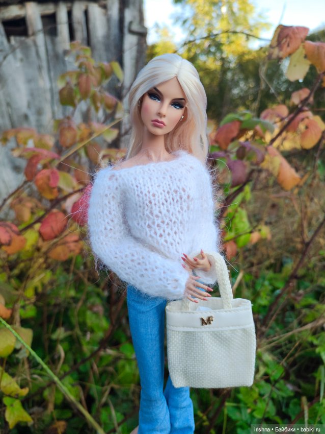 Агнес и живописные виды деревни Мста