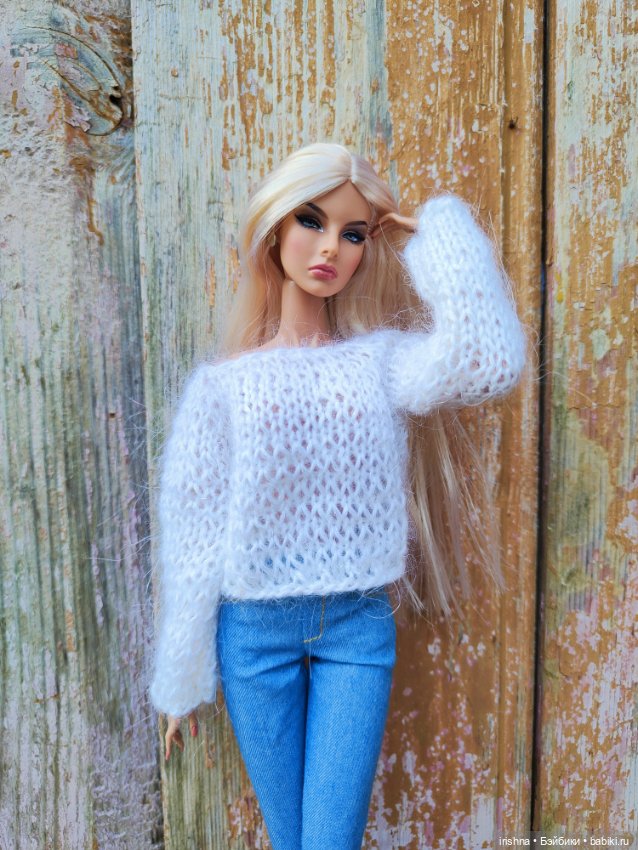 Агнес и живописные виды деревни Мста