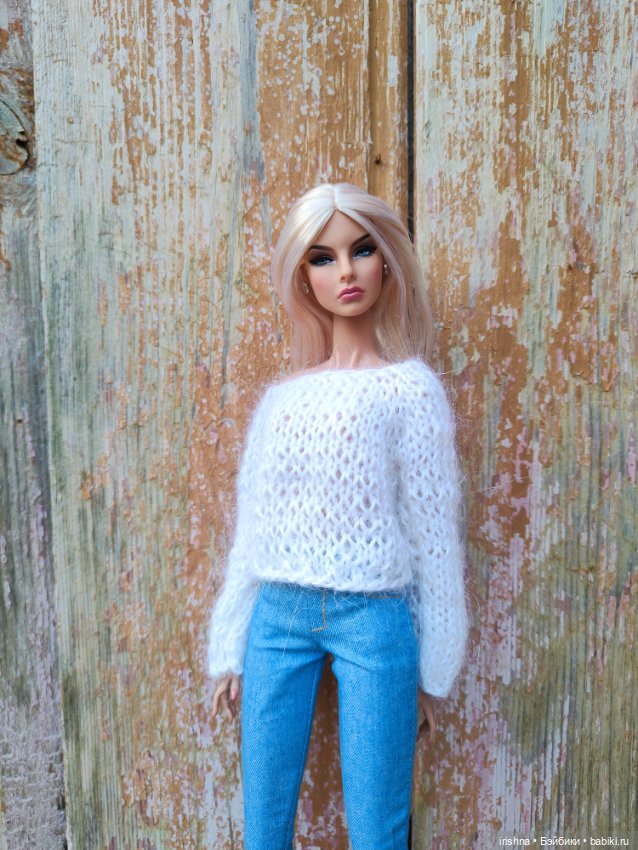 Агнес и живописные виды деревни Мста