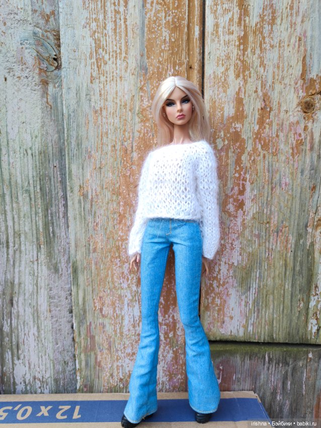 Агнес и живописные виды деревни Мста