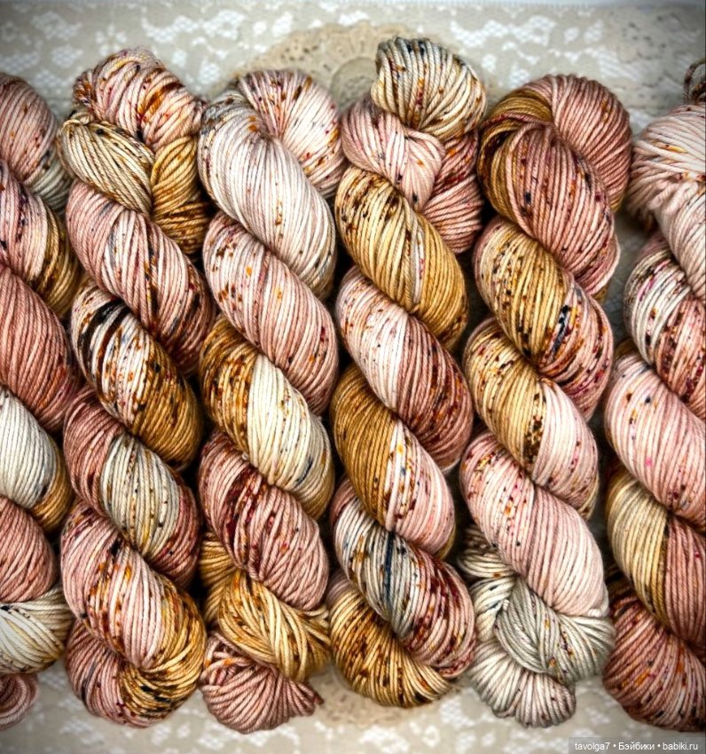 Клубки и вязание в осенних тонах (фото 5)
