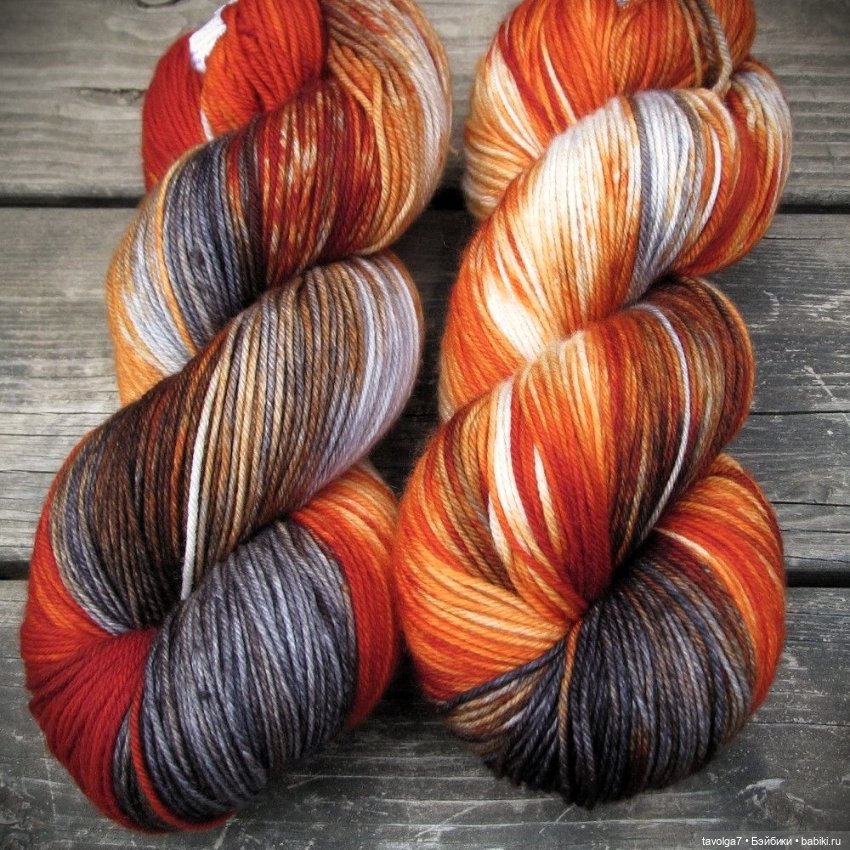 Клубки и вязание в осенних тонах