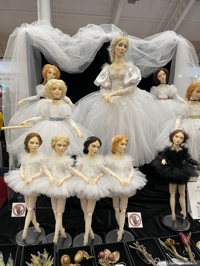 Выставка кукол на Тишинке