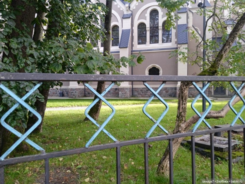 "Перекрёстки вынимаешь как конфеты, монеты"