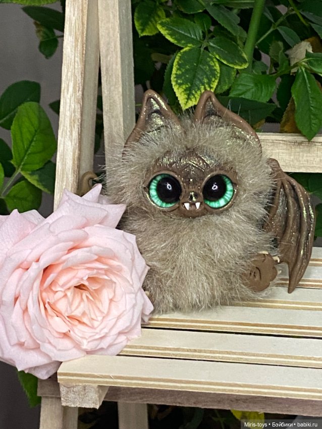 Летучая мышка Цветочек — Игрушки в смешанной технике (мех и глина): Арт (фото 9)