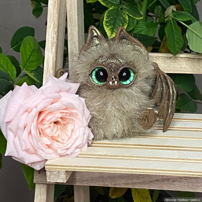 Летучая мышка Цветочек — Игрушки в смешанной технике (мех и глина): Арт (фото 7)