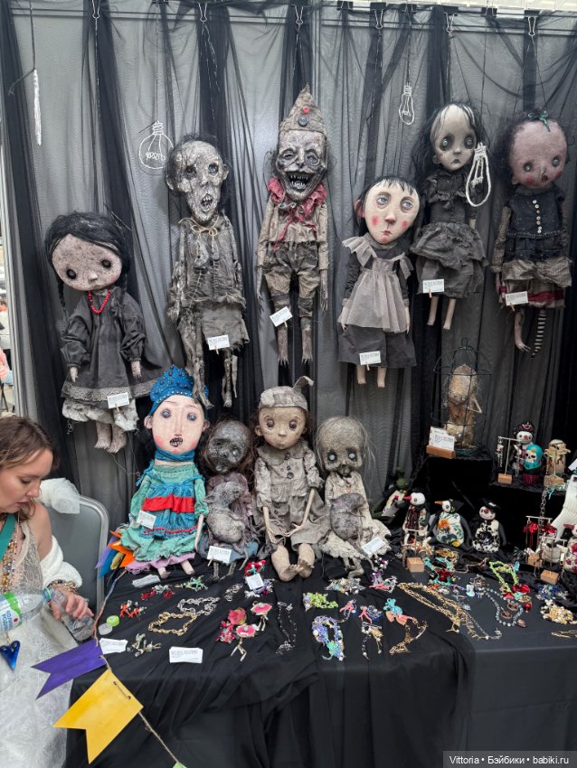 Сегодня первый день выставки кукол в Гостином дворе