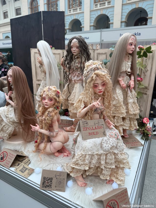 Сегодня первый день выставки кукол в Гостином дворе
