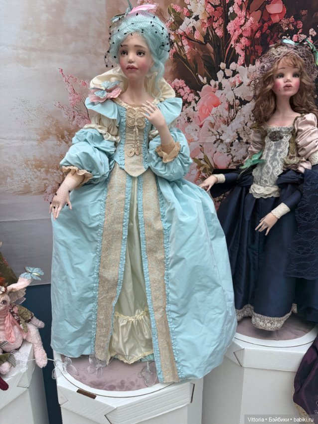 Сегодня первый день выставки кукол в Гостином дворе