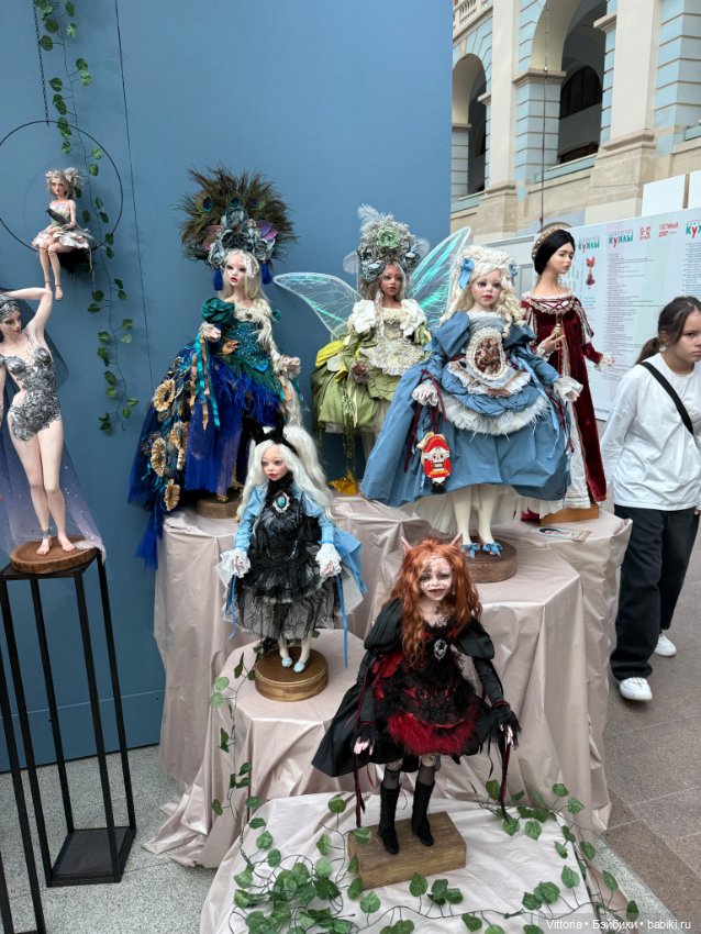 Сегодня первый день выставки кукол в Гостином дворе
